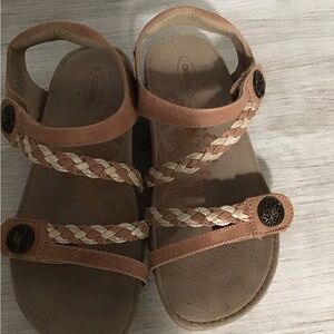 Aetrex Tan and Cream Braided Strap Sandals